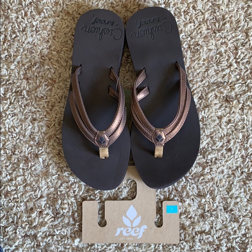 NWT Reef Cushion bronze flip-flops size 7